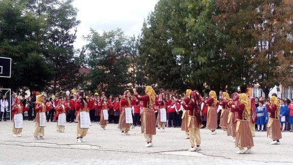İlköğretim Haftası Kutlama Programı Atatürk Ortaokulu´nda Yapıldı