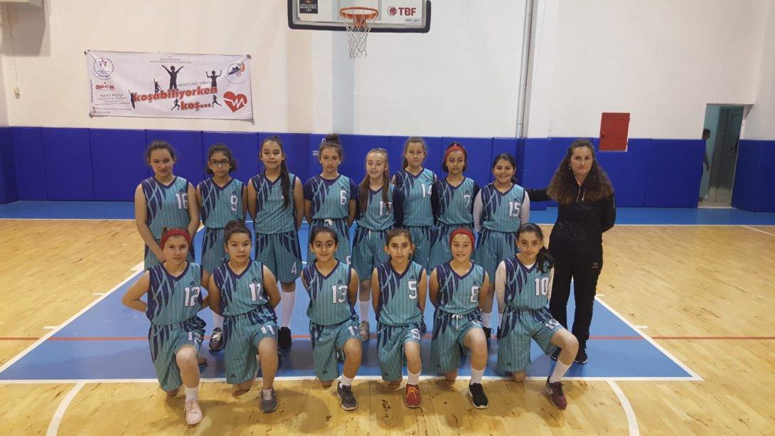Atatürk Ortaokulu Kız Basketbol Takımı İl Üçüncüsü Oldu.
